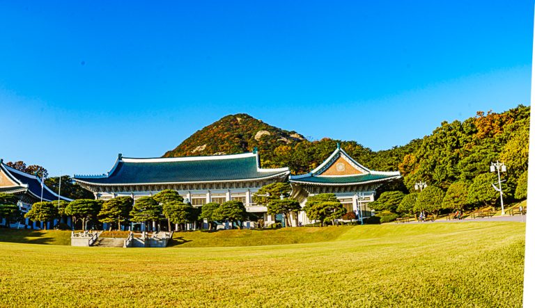 서울 청와대 관람, 청와대 봄관과 잔디밭_DSC9699-Pano Photo by Happist